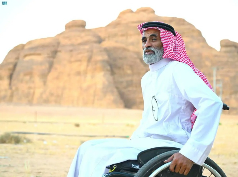 الإعاقة لم تمنع البلوي من مواصلة شغفه وهوايته في النحت