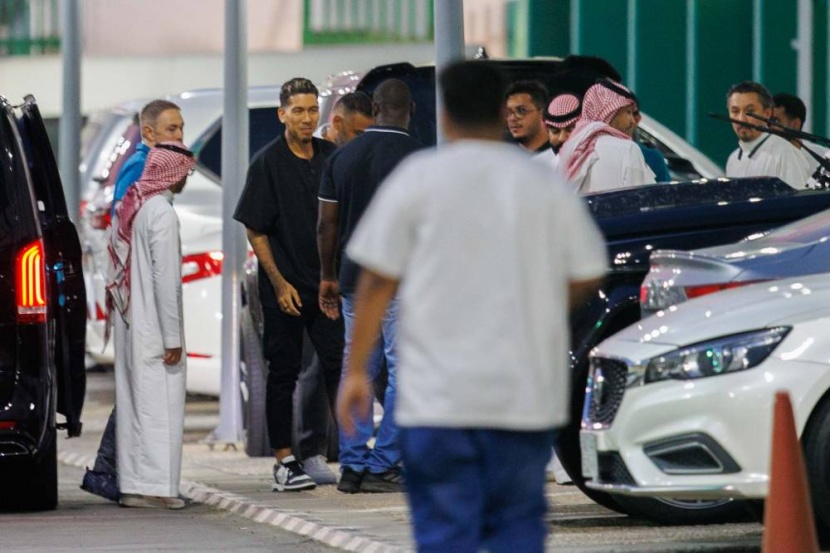 الأهلي .. محاصرة فيرمينو