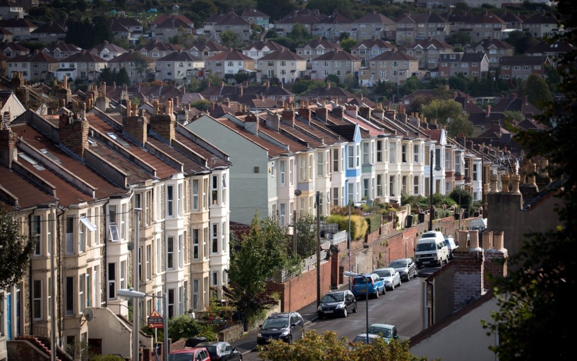 أسعار المنازل في بريطانيا تتراجع 3.8 % خلال يوليو .. أكبر انخفاض في 14 عاما