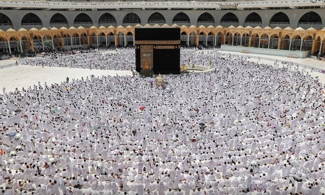 "الشؤون الدينية": الشيخ ماهر المعيقلي تعرض لإعياء وإرهاق خلال صلاة الجمعة وهو بخير وصحة جيدة