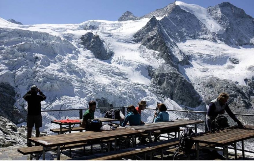 2023 لا يحمل أخبارا سارة للأنهار الجليدية السويسرية .. تدهور في موسم الذوبان