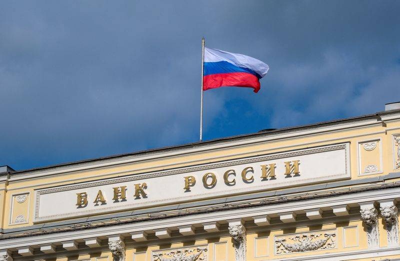 رفع الفائدة في روسيا يعزز استقرار الروبل .. 96.9 مقابل للدولار