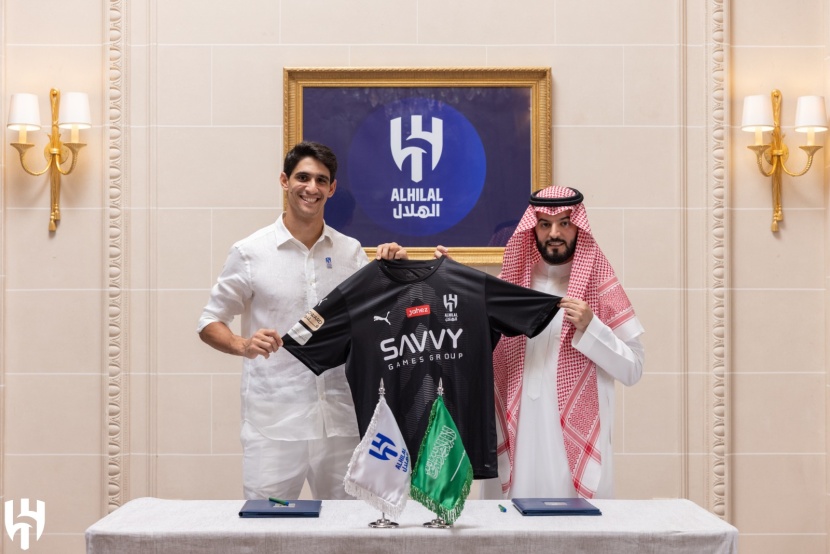 الهلال يتعاقد مع الحارس المغربي ياسين بونو