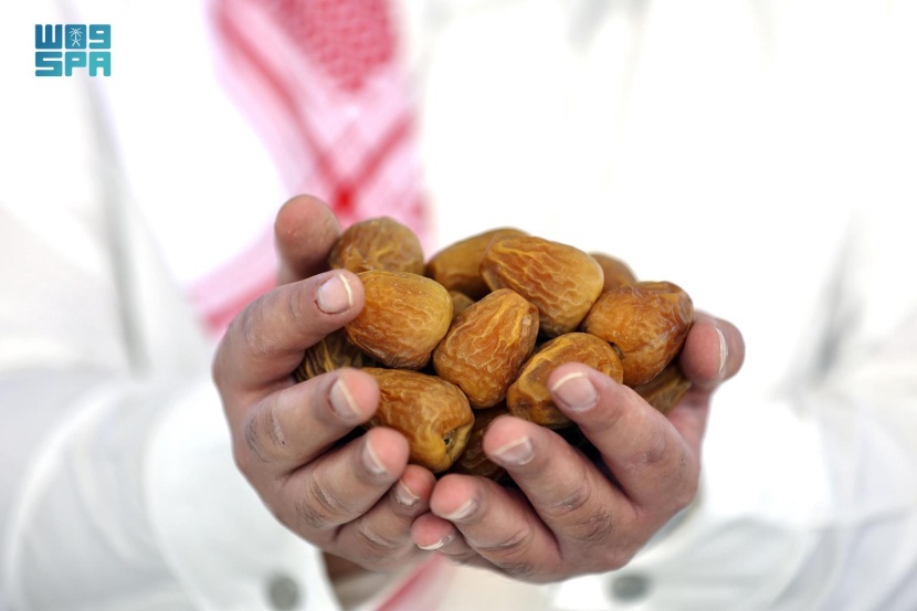 موسم عنيزة الدولي للتمور .. 70 صنفا من التمور يوميا