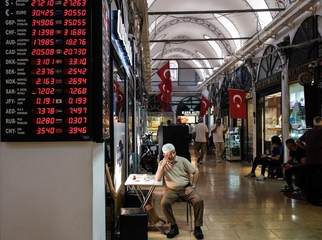 تركيا ترفع سعر الفائدة 750 نقطة إلى 25 % .. أعلى من التوقعات