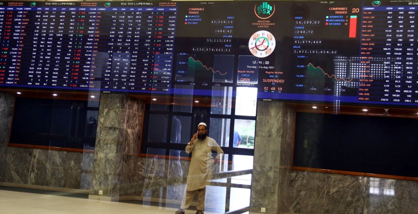 ضغوط بيعية تتراجع ببورصة كراتشي 2.7 %