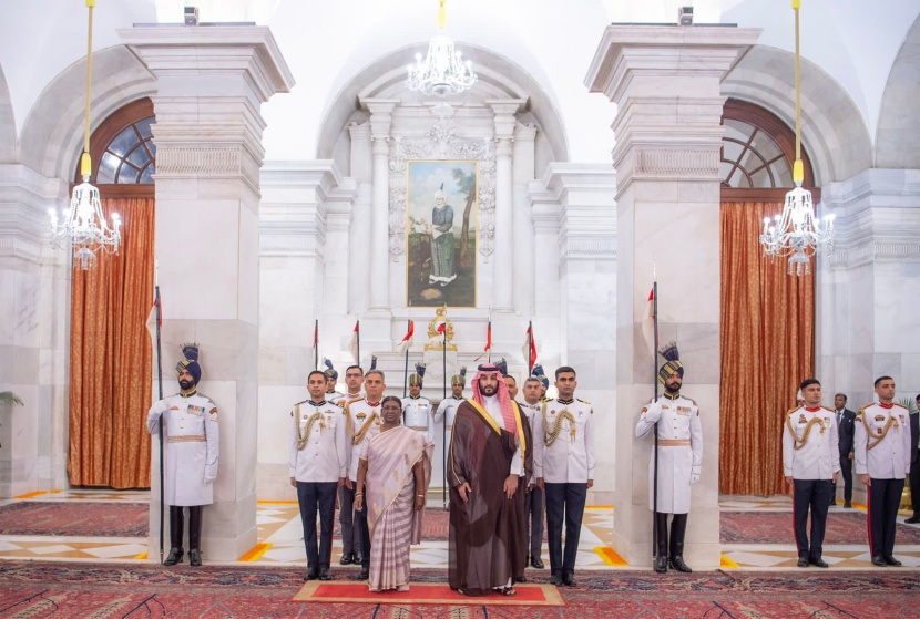 ولي العهد يعقد اجتماعا مع الرئيسة الهندية