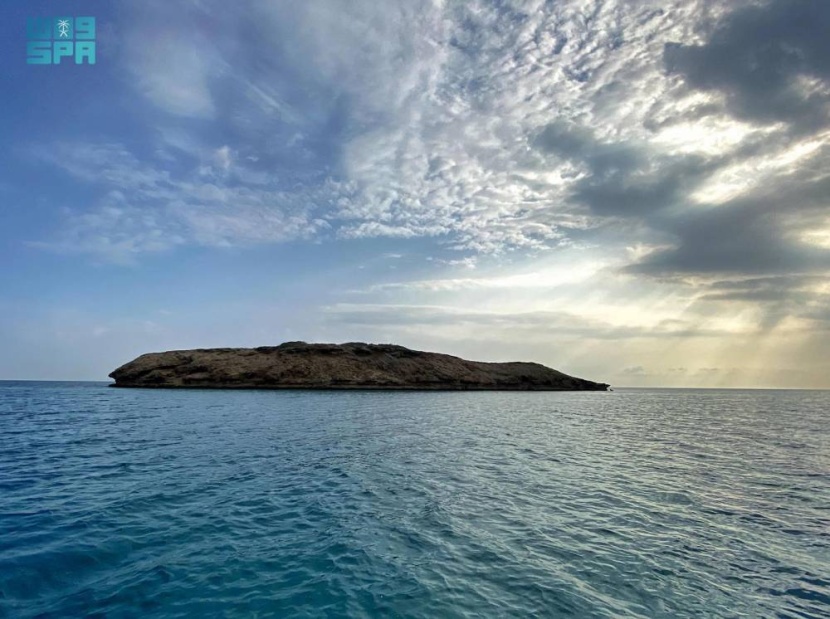 جزر الليث .. كنوز طبيعية في عمق البحر الأحمر جزر الليث .. كنوز طبيعية في عمق البحر الأحمر