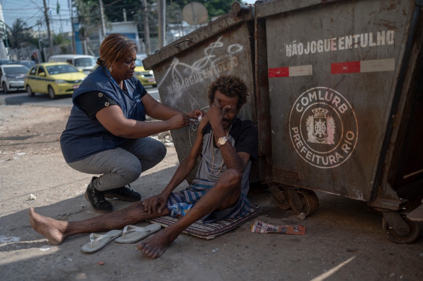 فرق صحية تقدم الرعاية الطبية للمشردين في أفقر أحياء ريو دي جانيرو