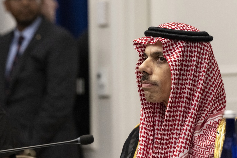 وزير الخارجية يجتمع بنظيريه الإماراتي والأمريكي