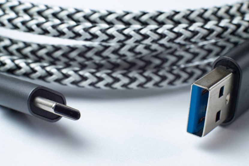 كيف تختار الـ USB المناسب للشحن ونقل البيانات؟