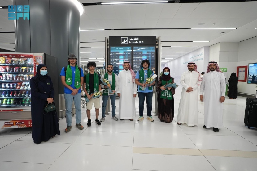 فرسان السعودية في المعلوماتية يصلون الرياض متوجين بثلاث جوائز عالمية