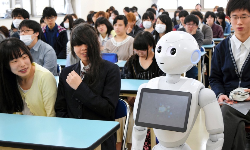 مدينة يابانية تستخدم الروبوتات لتقليل معدلات التغيب في المدارس