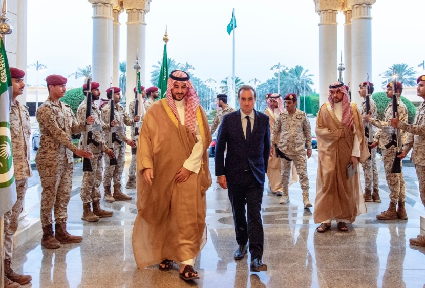 وزير الدفاع ووزير القوات المسلحة الفرنسية يستعرضان العلاقات الإستراتيجية بين البلدين