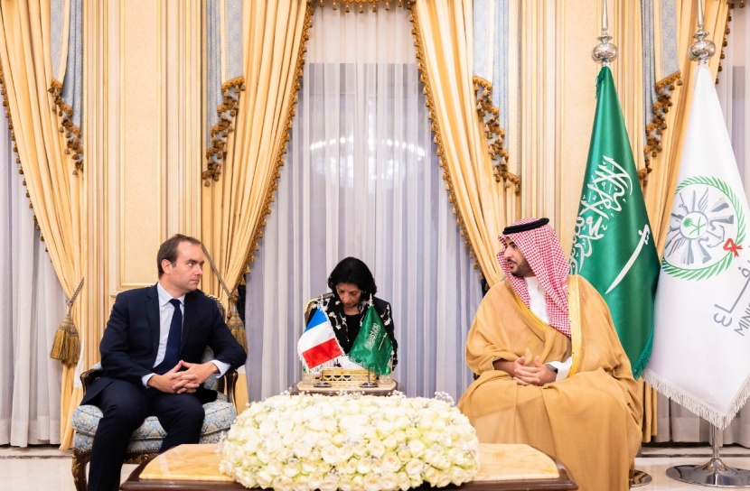وزير الدفاع ووزير القوات المسلحة الفرنسية يستعرضان العلاقات الإستراتيجية بين البلدين