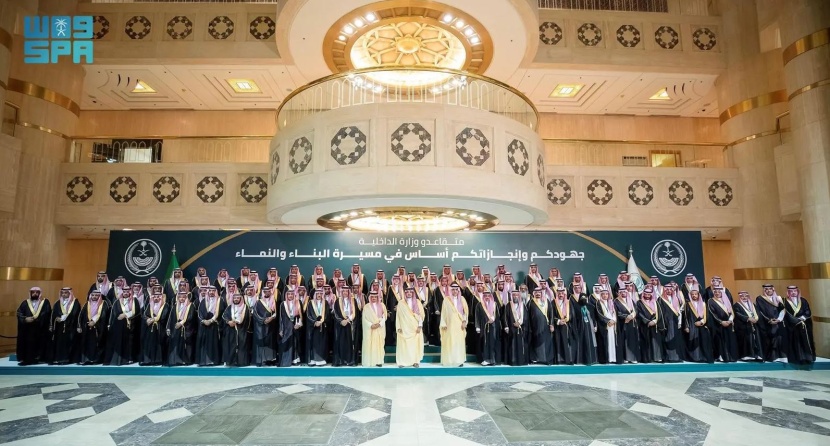 الأمير عبدالعزيز بن سعود يشيد بجهود متقاعدي وزارة الداخلية