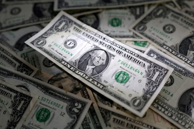 صعود الدولار بعد تقرير التضخم الأمريكي واستقرار اليوان