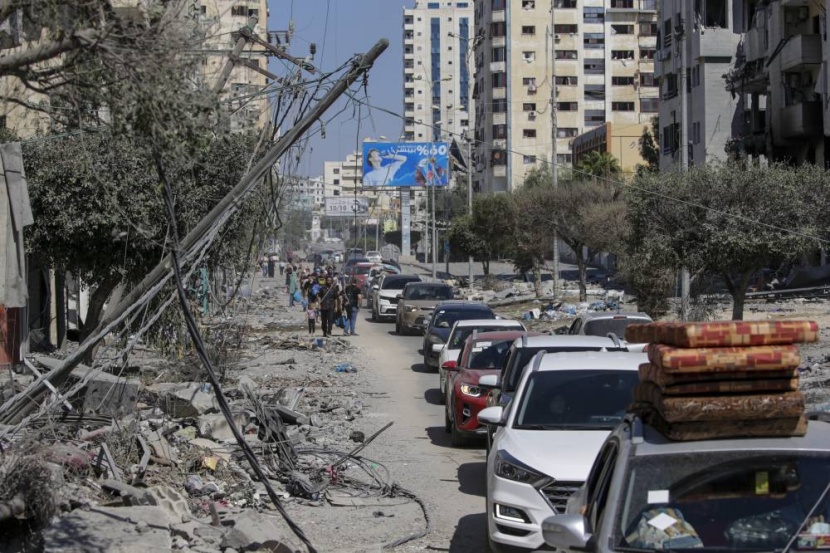 منشورات إسرائيلية من الجو تحث سكان شمال غزة على الإخلاء جنوبا