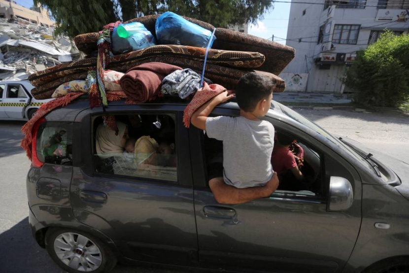 منشورات إسرائيلية من الجو تحث سكان شمال غزة على الإخلاء جنوبا