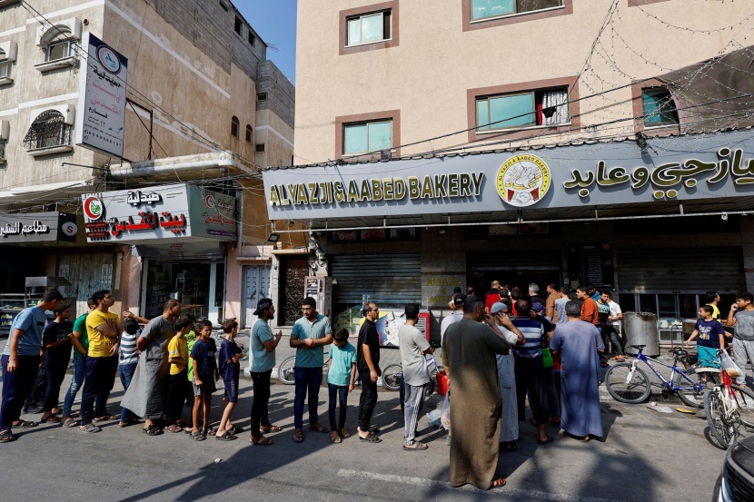 إسرائيل تواصل قصف غزة وسط نفاد الخبز وشح المياه