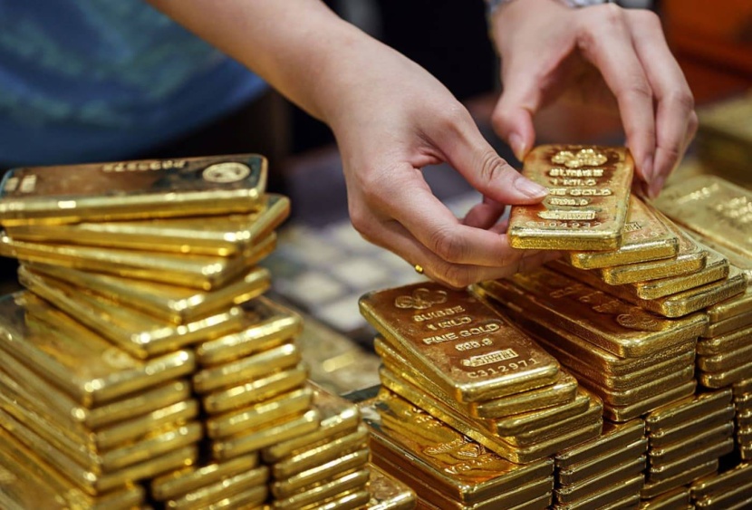الذهب يتراجع عن أعلى مستوى في شهر مع تصاعد مخاوف المستثمرين من الحرب 