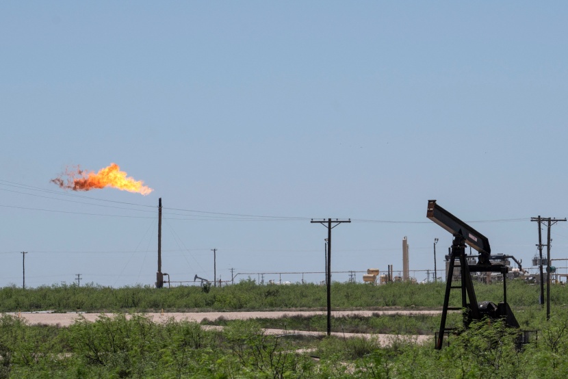 النفط يقفز بأكثر من 2% مع تصاعد التوترات في الشرق الأوسط