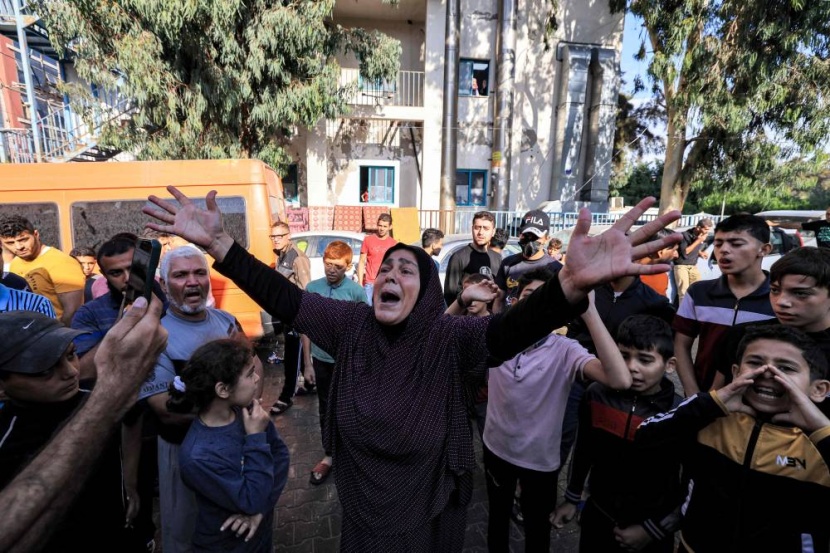 مرضى ونازحون تتقطع بهم السبل .. المستشفيات في مرمى القصف الإسرائيلي