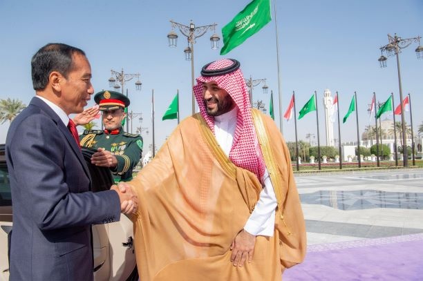 ولي العهد يعقد جلسة مباحثات رسمية مع الرئيس الإندونيسي