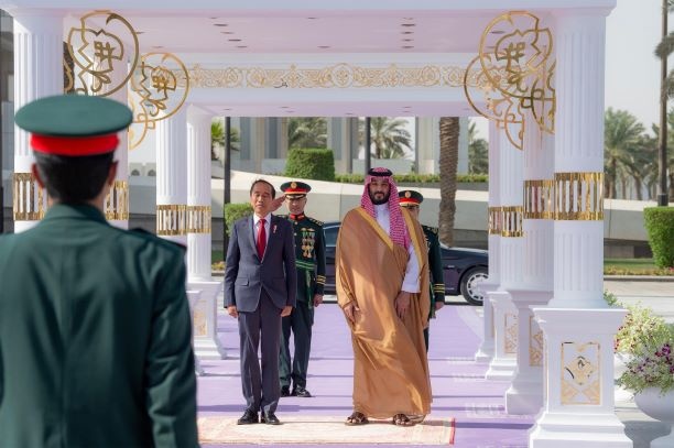 ولي العهد يعقد جلسة مباحثات رسمية مع الرئيس الإندونيسي