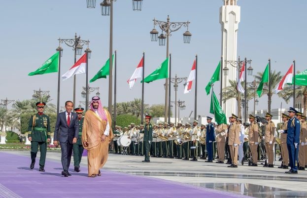 ولي العهد يعقد جلسة مباحثات رسمية مع الرئيس الإندونيسي