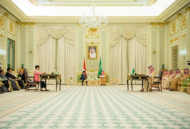 ولي العهد يعقد جلسة مباحثات رسمية مع الرئيس الإندونيسي
