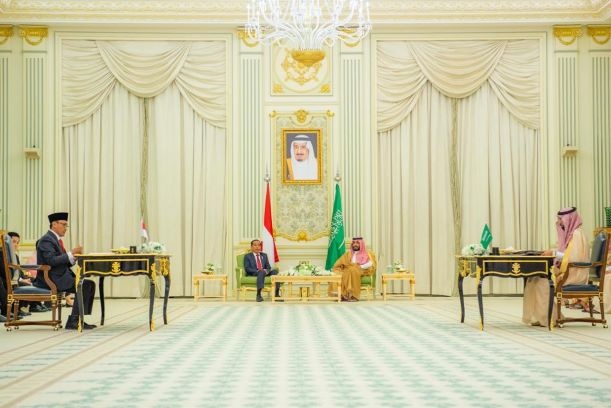 ولي العهد يعقد جلسة مباحثات رسمية مع الرئيس الإندونيسي
