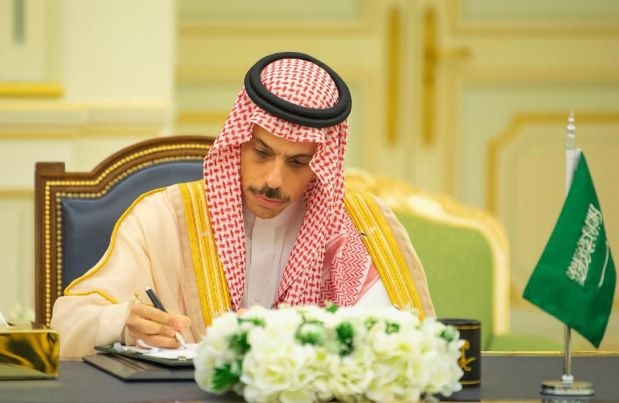 ولي العهد يعقد جلسة مباحثات رسمية مع الرئيس الإندونيسي