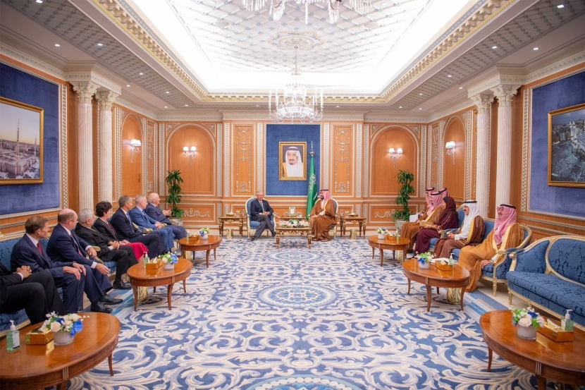 ولي العهد يستعرض مع السيناتور الأمريكي ليندسي غراهام التصعيد العسكري في غزة