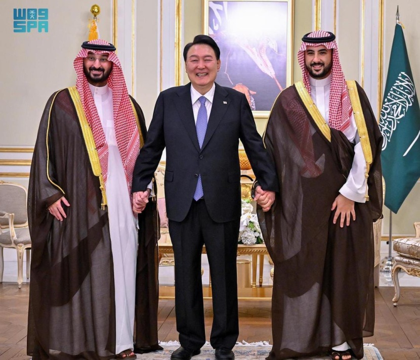الرئيس الكوري يستقبل وزيري الحرس الوطني والدفاع