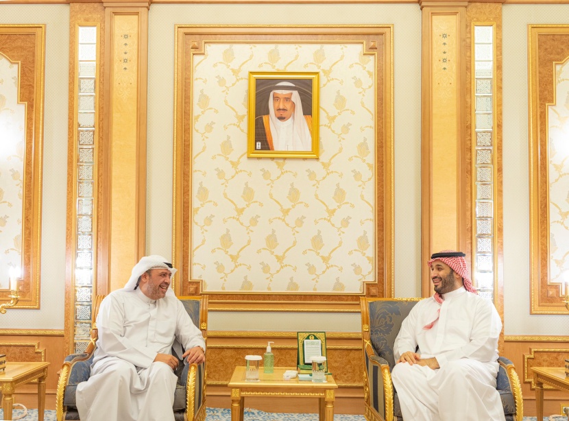 ولي العهد يبحث العلاقات الثنائية مع  نائب رئيس مجلس الوزراء الكويتي