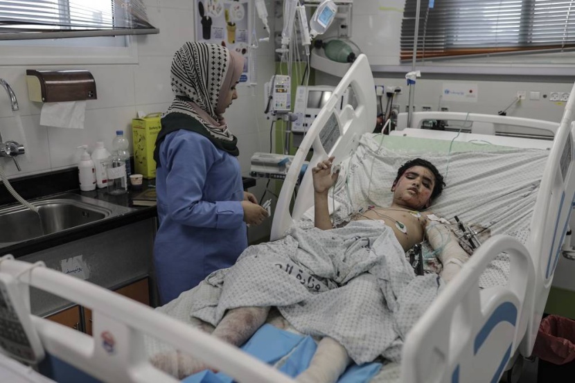 قوات الاحتلال تواصل قصف قطاع غزة .. وارتفاع حصيلة الشهداء إلى 7703