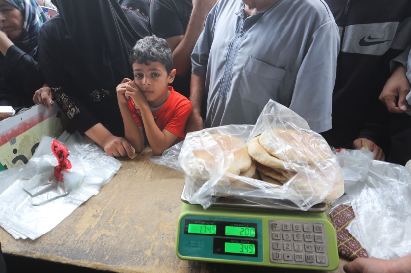 أزمة خبز في غزة .. طوابير طويلة وكميات قليلة
