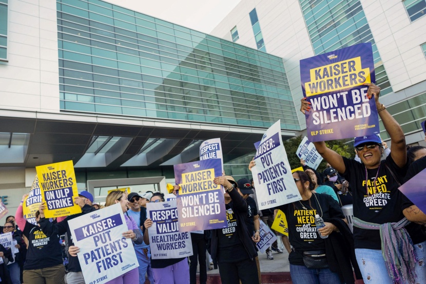 أمريكا تشهد أكبر إضراب في تاريخها للعاملين بالرعاية الصحية بسبب الأجور