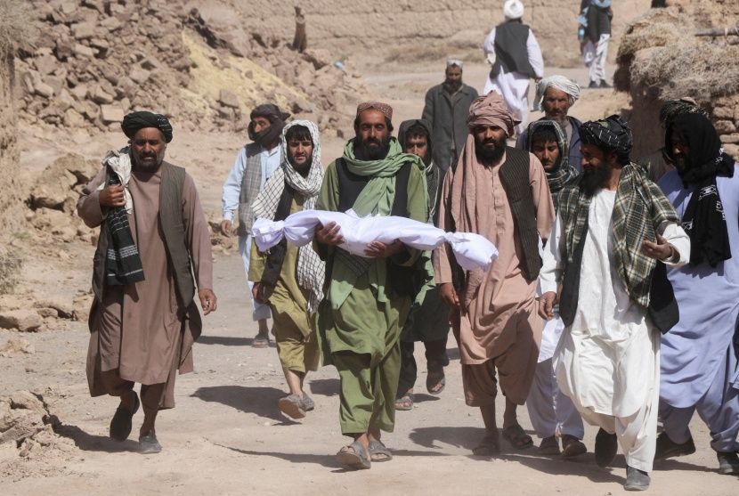 أكثر من 2000 قتيل جراء الزلزال في أفغانستان وعمليات البحث متواصلة