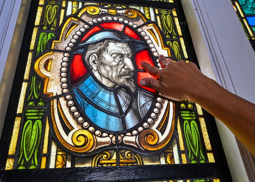 النوافذ الزجاجية الملونة في هافانا فن ساحر وميزة قيمة لعمارتها
