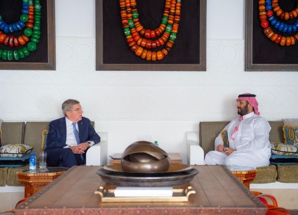  ولي العهد يلتقي رئيس اللجنة الأولمبية الدولية