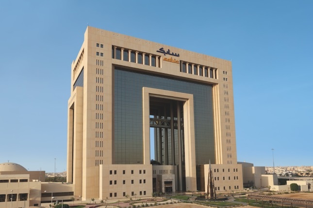 "سابك" تتعاون مع "ساينتيفيك ديزاين" و"ليندي" لبحث فرص إزالة الكربون من صناعة الكيماويات