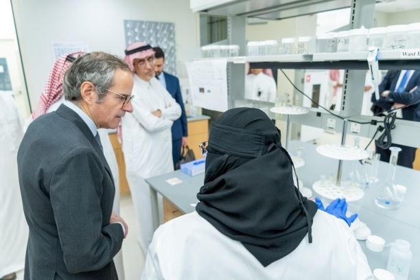 مدير الوكالة الدولية للطاقة الذرية يطلع على تقنيات الطاقة النووية والإشعاعية في السعودية