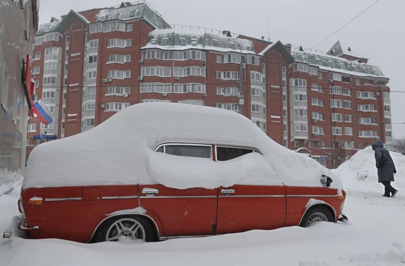 في الشتاء .. أين تختفي السيارات القديمة في موسكو ؟