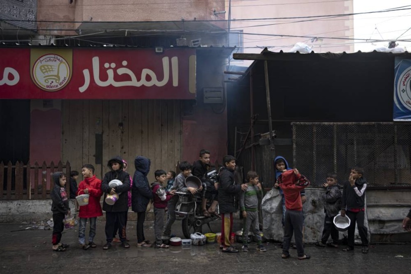 استشهاد 14200 طفل وامرأة منذ بدء العدوان الإسرائيلي على القطاع