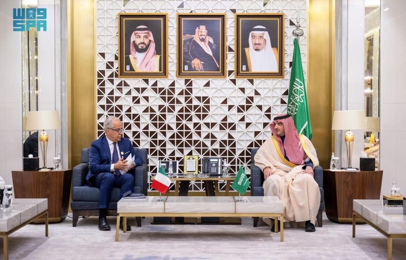 الأمير عبدالعزيز بن سعود يبحث مع وزير الداخلية الإيطالي تعزيز التعاون الأمني