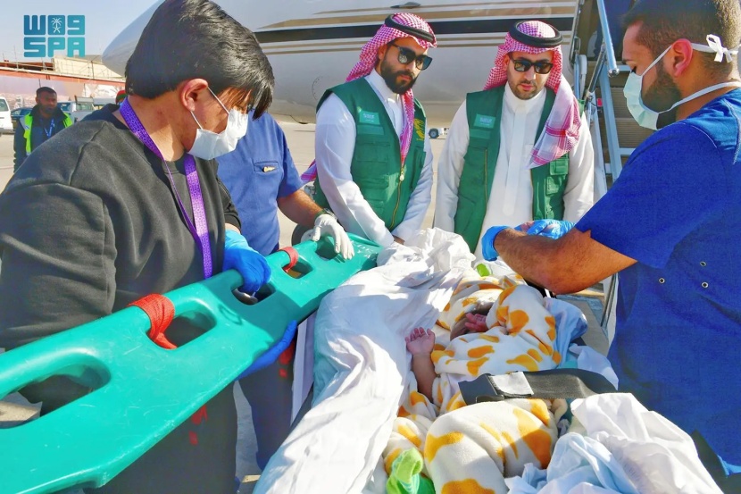 إنفاذا لتوجيهات الملك.. وصول التوأم السيامي الإرتيري "أسماء وسمية " إلى الرياض