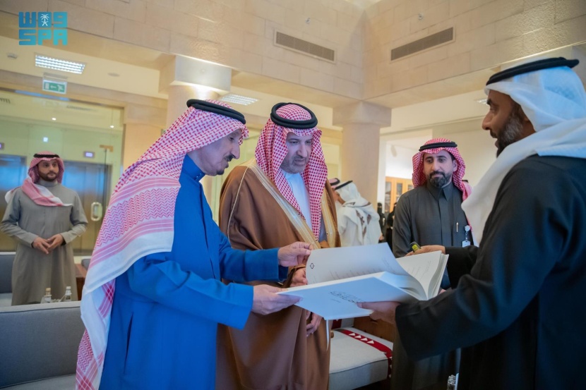 فيصل بن سلمان يزور دارة الملك عبدالعزيز ويشيد بدورها في تعزيز القيمة الحضارية والثقافية للسعودية 