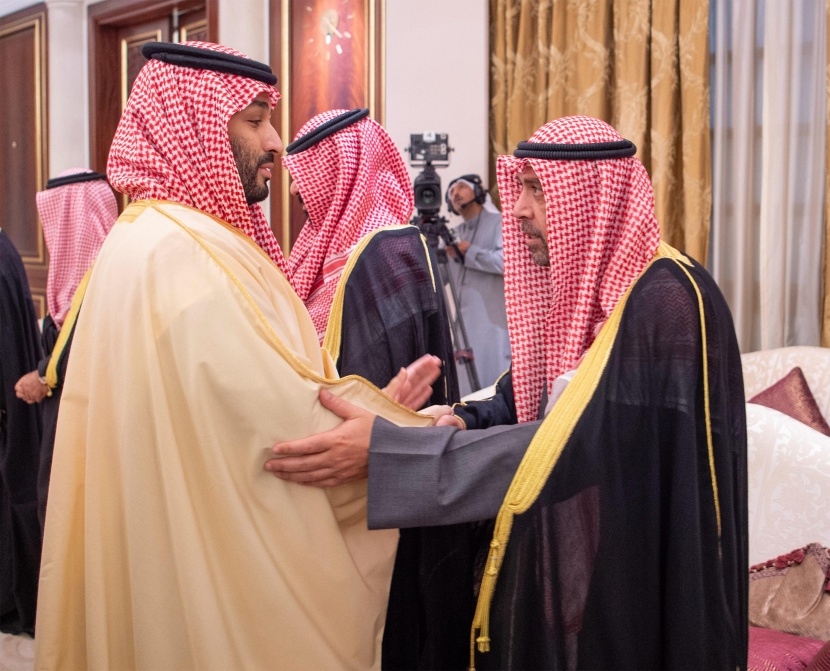 ولي العهد يعزي في أمير الكويت